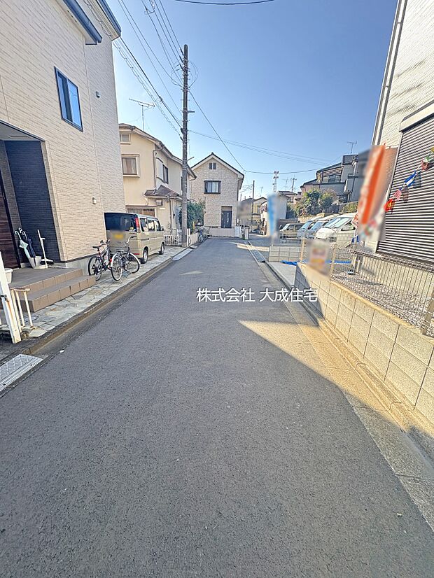 外観:前面道路4.2mの公道です。 現地写真2025.11.15撮影