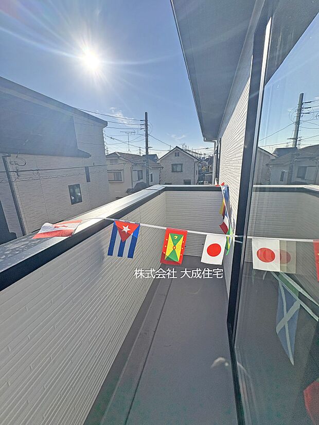 外観:陽当たり良好なバルコニー。　現地写真2025.11.15撮影