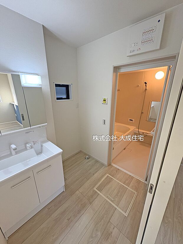 内装:洗面脱衣室。 現地写真2025.11.15撮影