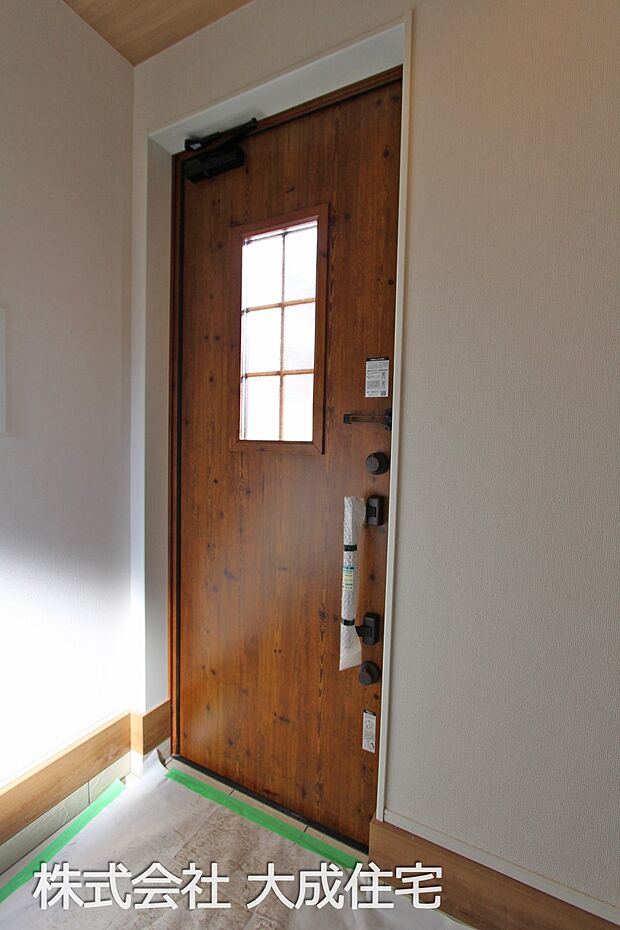 内装:5号棟：玄関　現地写真2025.10.30撮影