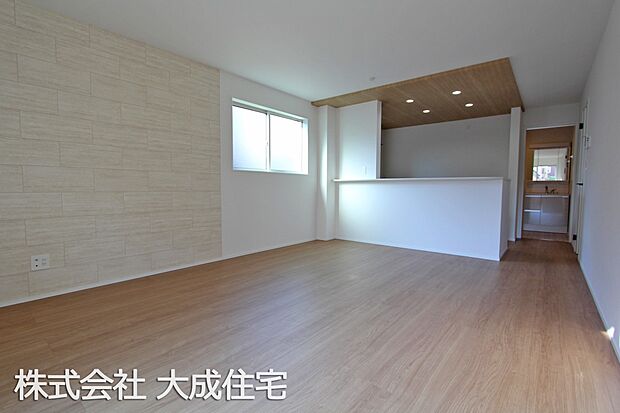 内装:5号棟：ＬＤＫ16帖　現地写真2025.10.30撮影