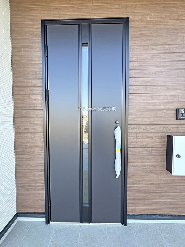 外観:2号棟:玄関 現地写真2025.11.17撮影