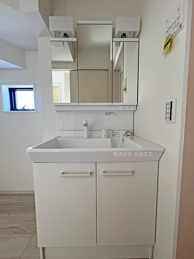 内装:1号棟:毎日の身支度を整える洗面所 現地写真2025.11.17撮影