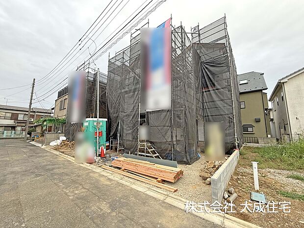 外観:3号棟：カースペース2台ございます！　現地写真2025.10.9撮影