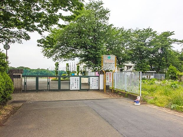 周辺環境:中学校 900m 川越市立高階西中学校(徒歩12分。学校教育目標：自主的に学び、健やかで、自他の良さを認め合える生徒)