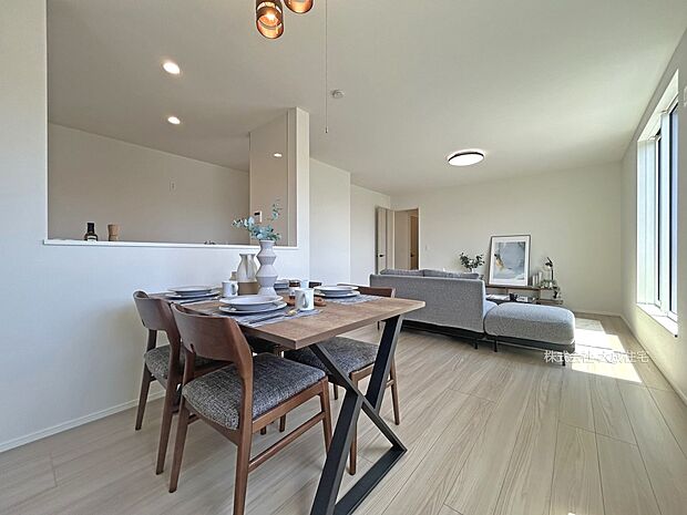 内装:LDK18.6帖ございます。 1号棟:現地写真2025.8.15撮影