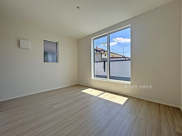 内装:2階洋室6帖。 1号棟:現地写真2025.8.15撮影