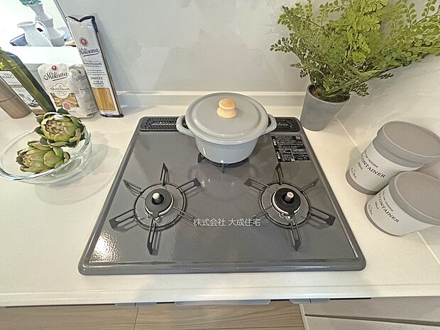 設備:3品同時調理が可能で家事時間の短縮に繋がります。 1号棟:現地写真2025.8.15撮影