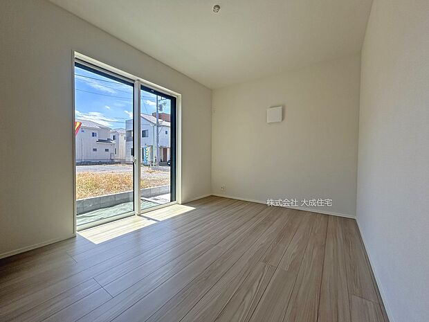 内装:2階洋室6帖。 1号棟:現地写真2025.8.15撮影