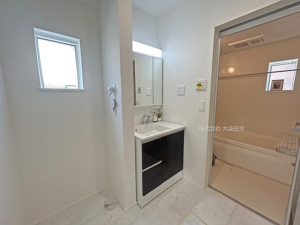 内装:脱衣室。 1号棟:現地写真2025.8.15撮影