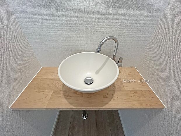 内装:2階ホール洗面台。 1号棟:現地写真2025.8.15撮影