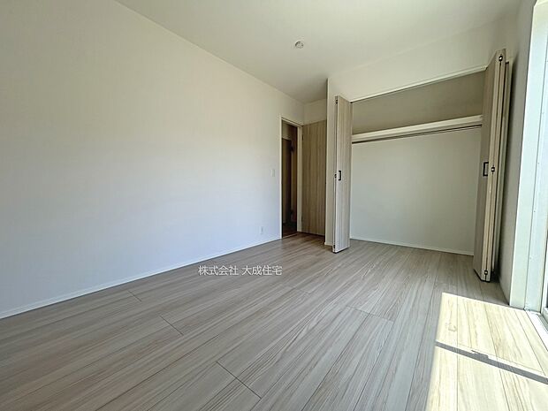 内装:全居室6帖以上の南面です。 1号棟:現地写真2025.8.15撮影