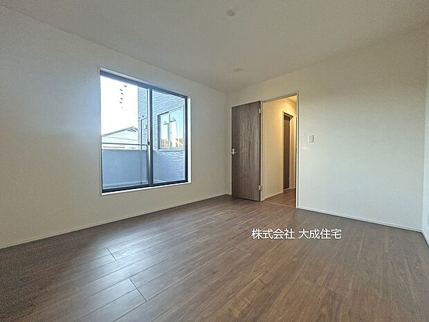 内装:2階洋室7帖。　現地写真2025.12.12撮影