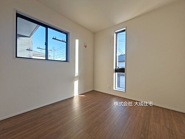 内装:2階洋室5帖。　現地写真2025.12.12撮影