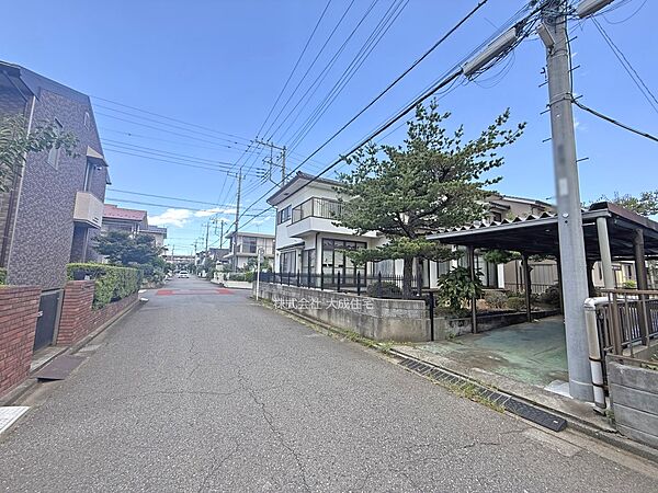 外観:前面道路5.8ｍ　現地写真2025.8.8撮影