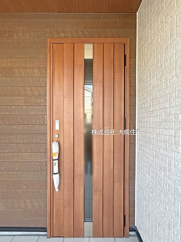 外観:玄関　2号棟：現地写真：2025.12.5撮影