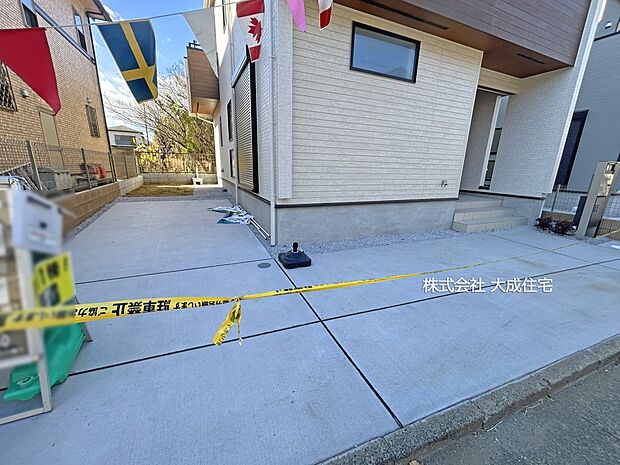 外観:車2台分駐車可能なカースペースございます＾＾（車種による）　2号棟：現地写真：2025.12.5撮影