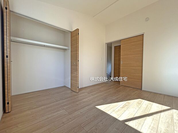 内装:室内がスッキリ片付く収納ございます。　2号棟：現地写真：2025.12.5撮影