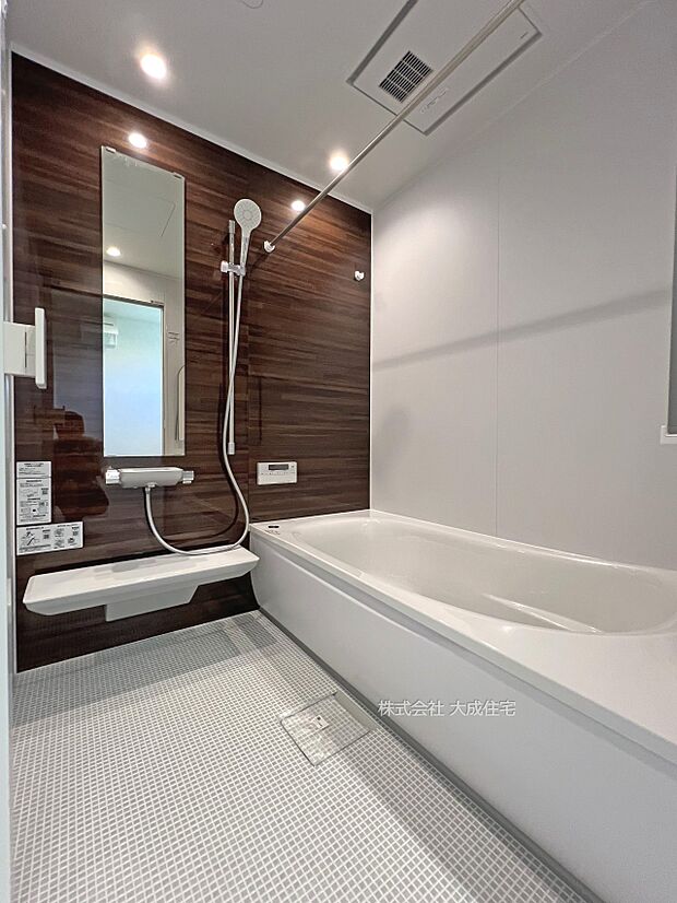 内装:ゆったり脚を伸ばしてお寛ぎいただけます。 現地写真:2025.8.22撮影