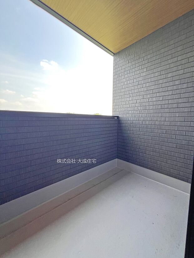 外観:インナーバルコニー。 現地写真:2025.8.22撮影