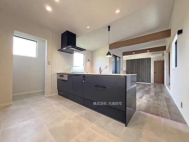 内装:キッチン横パントリーございます。 現地写真:2025.8.22撮影