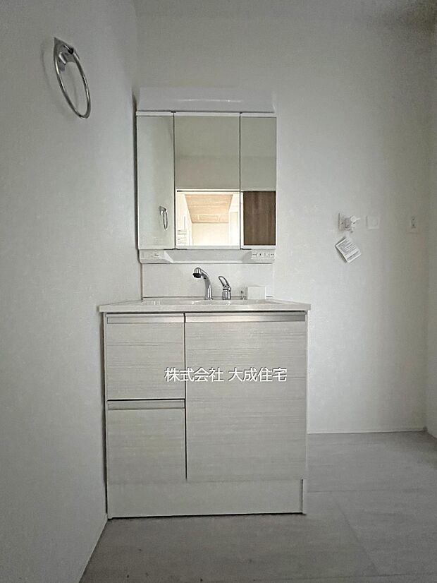 内装:2号棟:毎日の身支度を整える洗面台 現地写真2026.3.16撮影