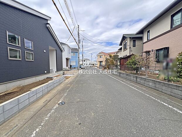 外観:全5棟:前面道路 現地写真2026.3.16撮影