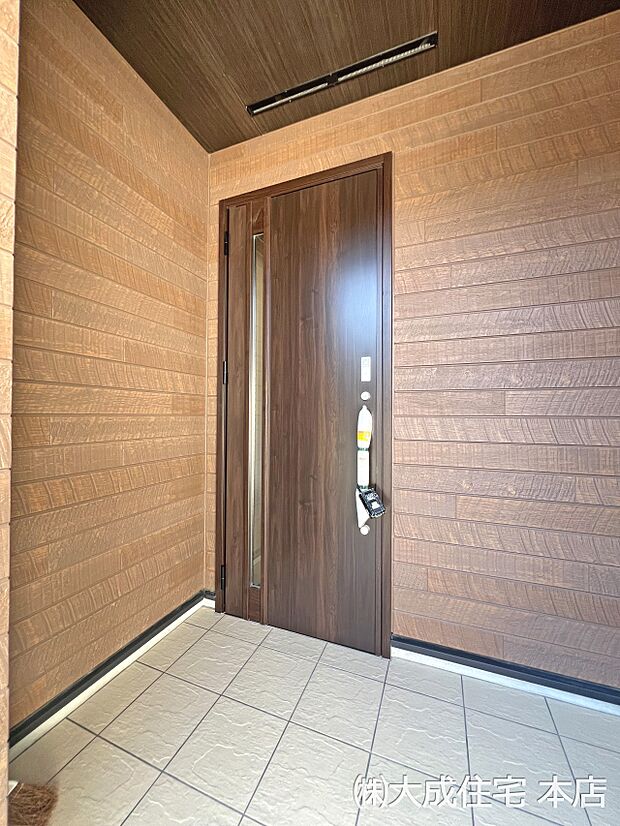 外観:玄関 現地写真2025.11.17撮影