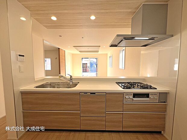 内装:ご家族の様子が見れる対面キッチン! 現地写真2025.10.27撮影