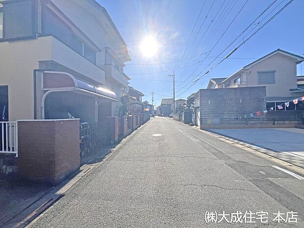 外観:前面道路 現地写真2025.11.17撮影