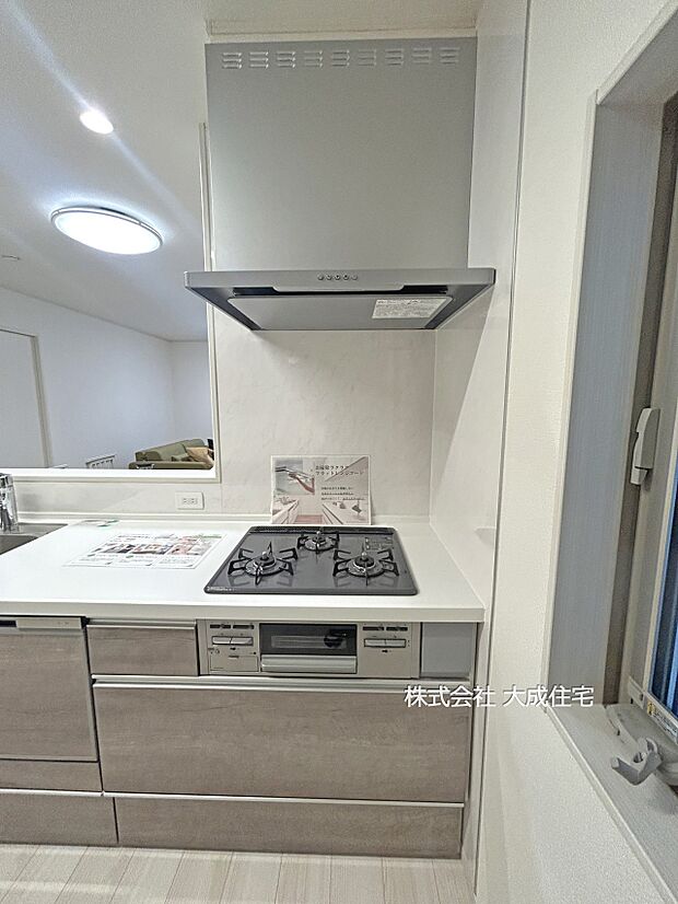 設備:3品同時調理が可能で時短に繋がります。　3号棟：現地写真2025.12.19撮影