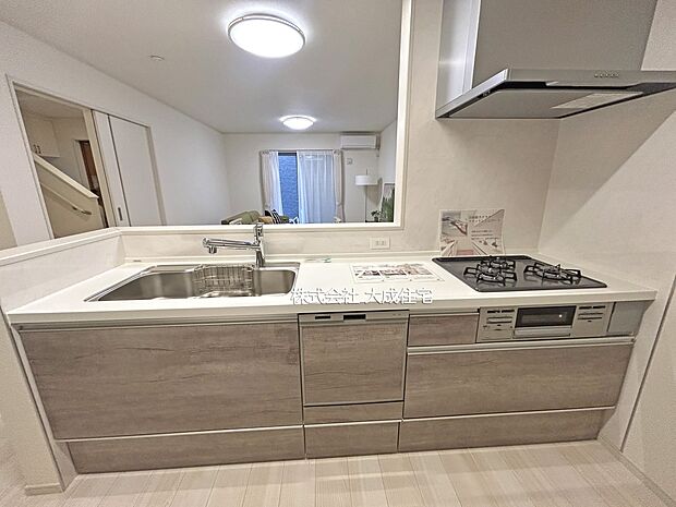 内装:LDKを見渡せる対面式キッチンです。　3号棟：現地写真2025.12.19撮影