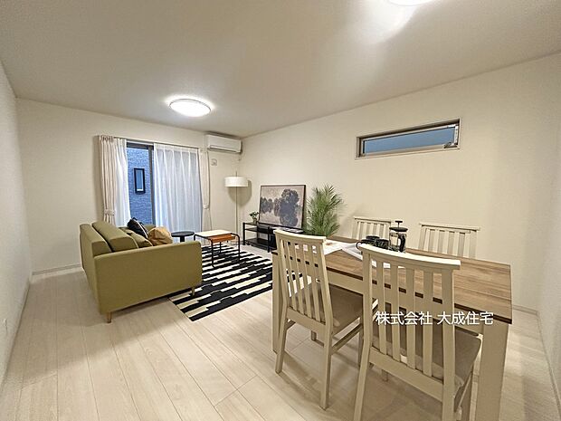 内装:テレビやソファーを置いて団らん出来ます。　3号棟：現地写真2025.12.19撮影