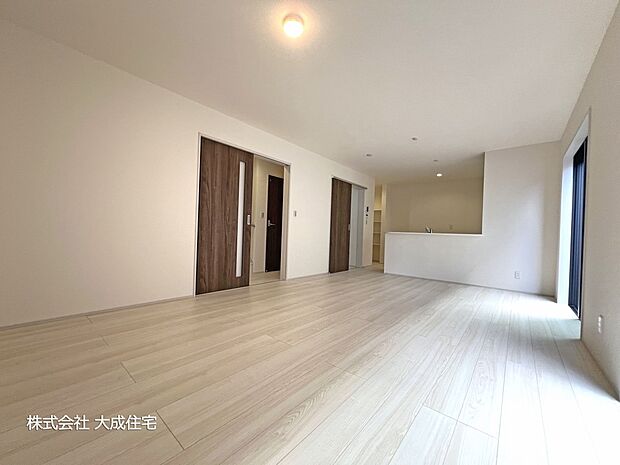 内装:3号棟:LDKゆとりのある広さ! 現地写真2025.10.27撮影