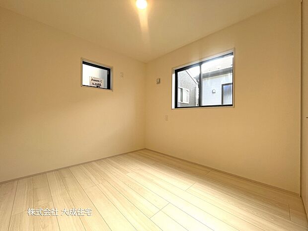 内装:3号棟:二面採光の明るい空間 現地写真2025.10.27撮影