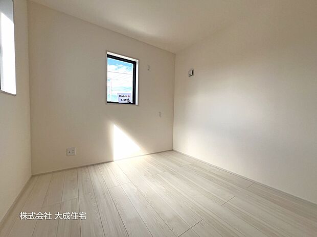 内装:1号棟：お手入れのしやすいフローリング　現地写真2025.10.27撮影