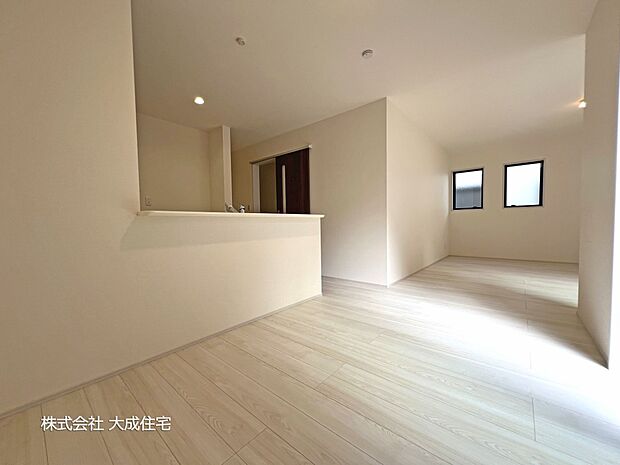 内装:2号棟：LDKゆとりのある広さ！　現地写真2025.10.27撮影