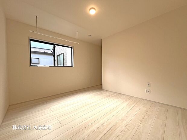 内装:2号棟：お手入れのしやすいフローリング　現地写真2025.10.27撮影