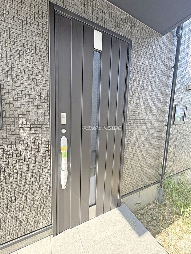 外観:玄関。　2号棟：現地写真2025.8.29撮影