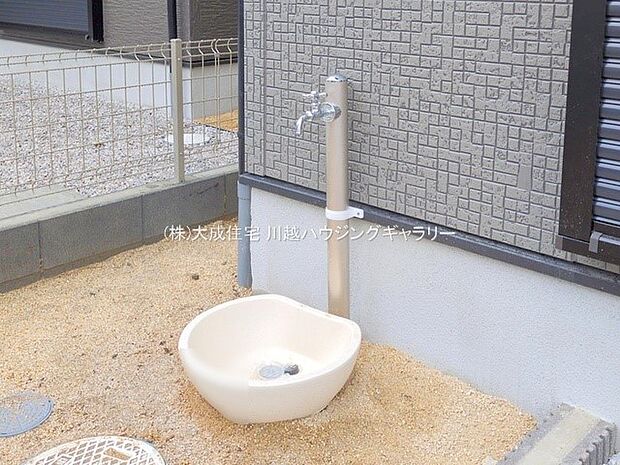 設備:洗車やガーデニングにご利用いただけます。　2号棟：現地写真2025.6.11撮影