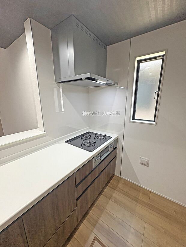 設備:3品同時調理が可能で家事時間の短縮になります。　2号棟：現地写真2025.8.29撮影