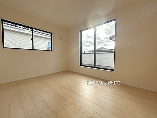 内装:二面採光の明るい空間! 現地写真2025.12.19撮影