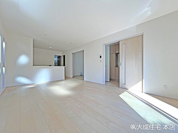 内装:1号棟：LDKゆとりのある広さ！　現地写真2025.11.17撮影