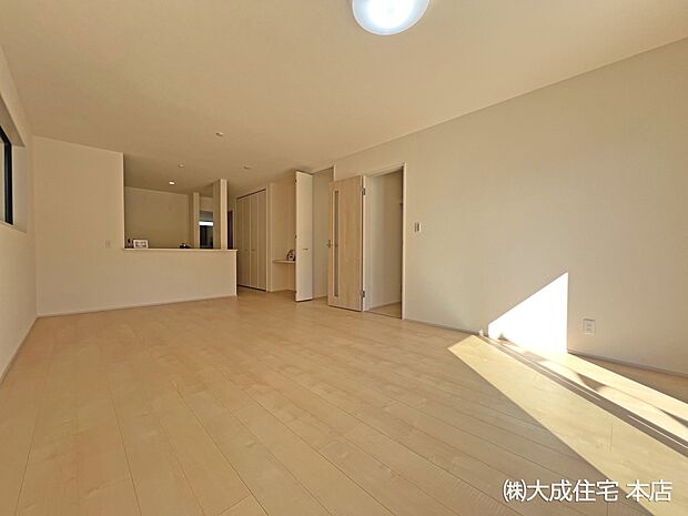 内装:2号棟:LDKゆとりのある広さ! 現地写真2025.11.17撮影