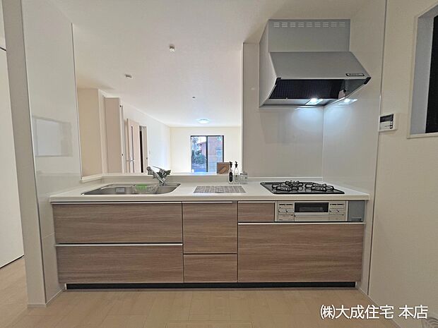 内装:2号棟:ご家族の様子が見れる対面キッチン 現地写真2025.11.17撮影