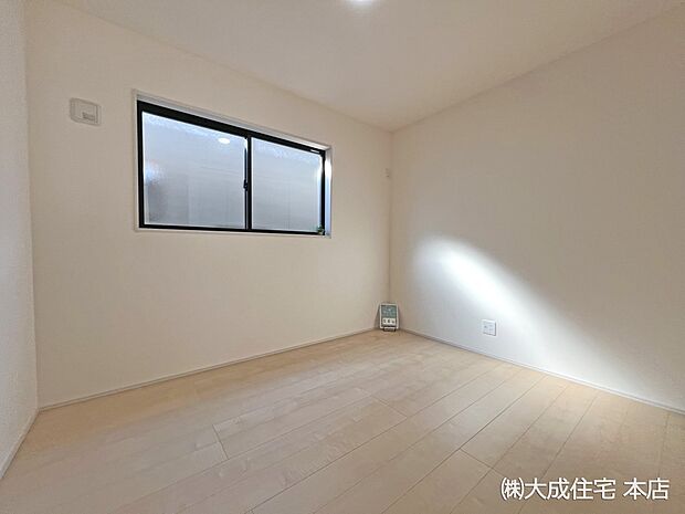 内装:2号棟:自然光が差し込みやすいです 現地写真2025.11.17撮影