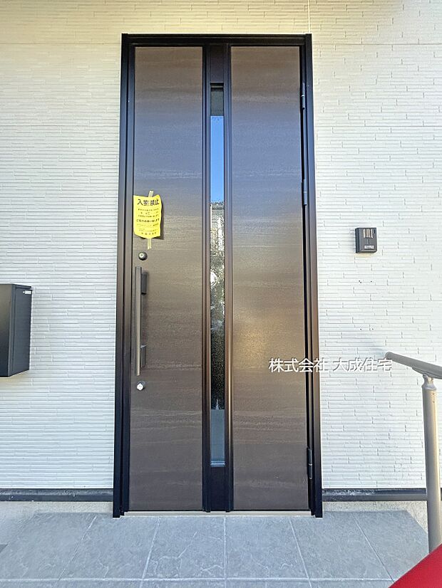 外観:玄関ドア。　1号棟：現地写真2025.12.12撮影