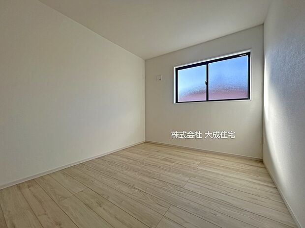 内装:2階洋室6帖。 1号棟:現地写真2025.12.12撮影