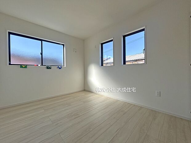 内装:2階洋室6帖。 1号棟:現地写真2025.12.12撮影