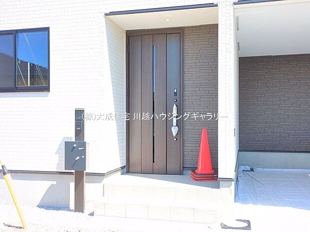 外観:1号棟：玄関ドア。